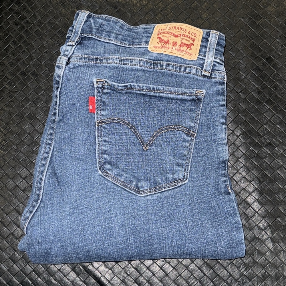 Authentic Levi’s signature 711 Skinny stretch distressed jeans sz 27